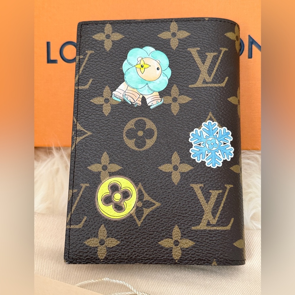 Louis Vuitton LE New York City 57th Flagship Store Monogram Passport Holder NEW - Picture 3 of 7